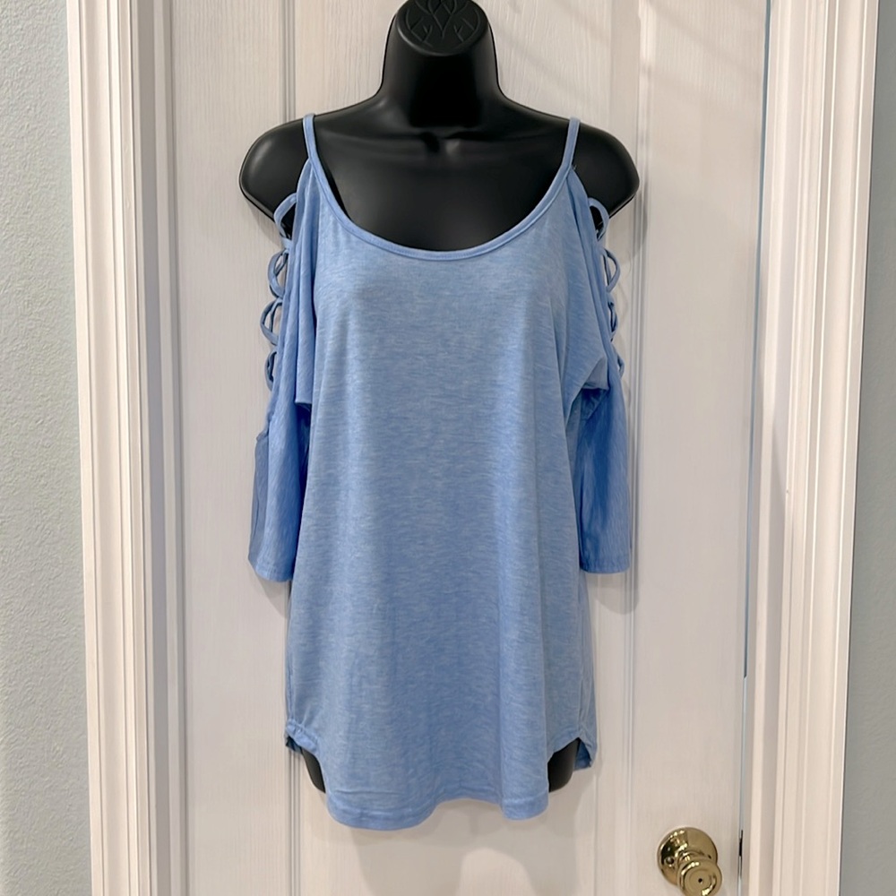 Womens Igenjun Cold Shoulder Top